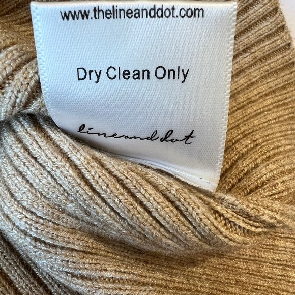 NWT - Line and Dot Aria puff sleeve ribbed turtleneck - Picture 8 of 9